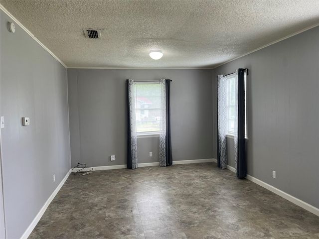 806 W 8th ST, Taylor, TX 76574