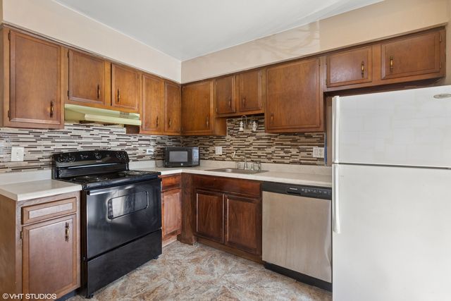 2301 BEAU MONDE Boulevard 106, Lisle, IL 60532