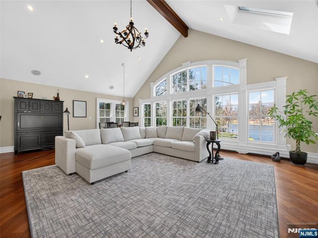 240 Green Ridge Road, Franklin Lakes, NJ 07417