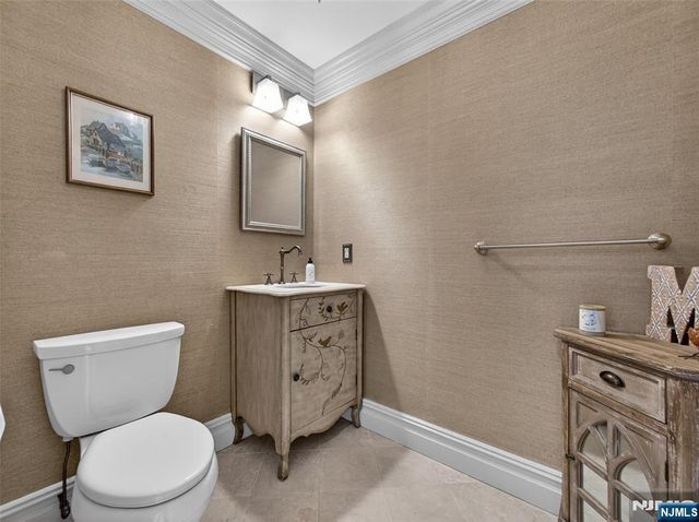 240 Green Ridge Road, Franklin Lakes, NJ 07417