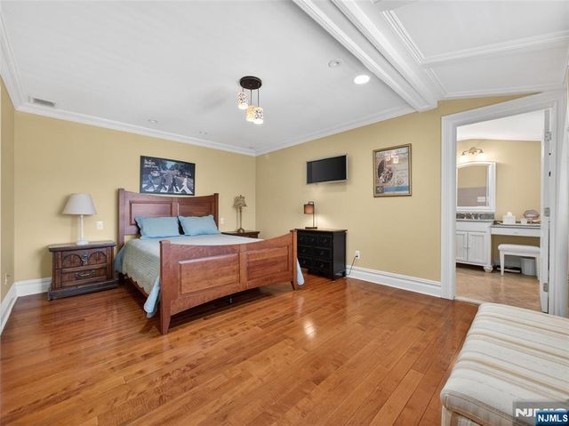 240 Green Ridge Road, Franklin Lakes, NJ 07417