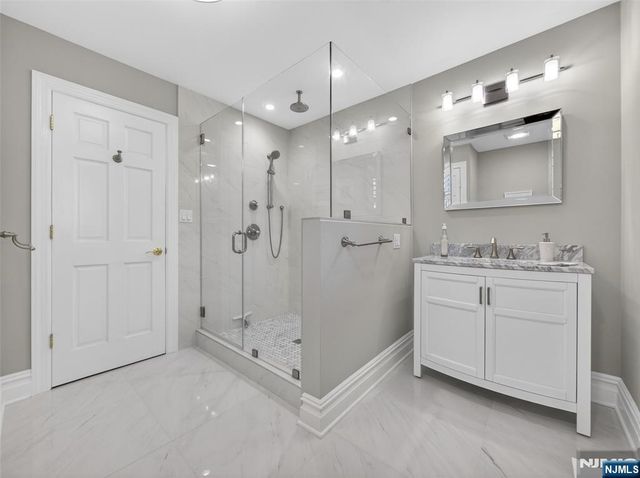 240 Green Ridge Road, Franklin Lakes, NJ 07417