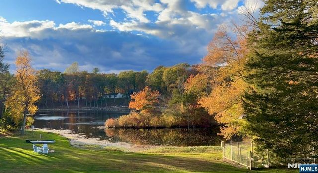 240 Green Ridge Road, Franklin Lakes, NJ 07417