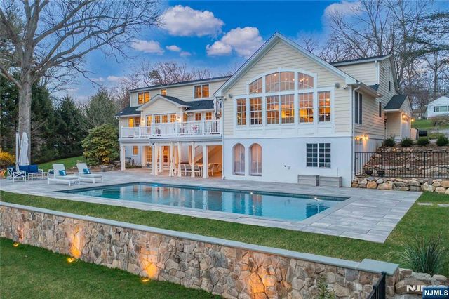 240 Green Ridge Road, Franklin Lakes, NJ 07417