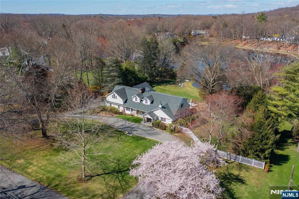 240 Green Ridge Road, Franklin Lakes, NJ 07417