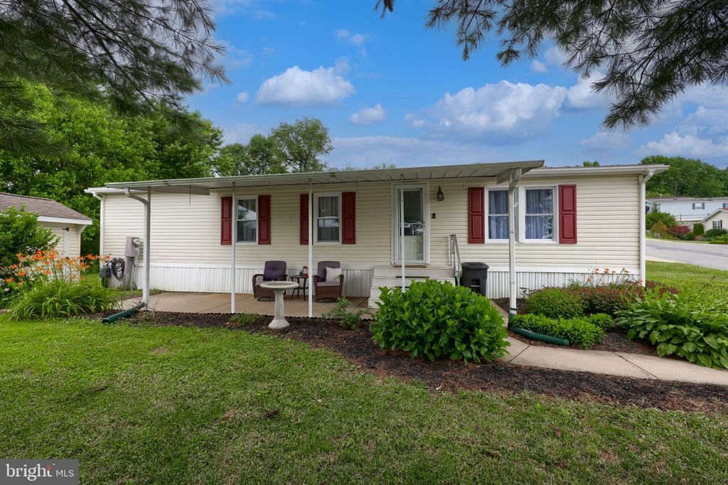 671 LILAC DR, New Providence, PA 17560