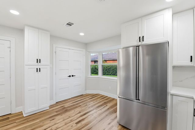 621 W Castle Harbour Drive, Friendswood, TX 77546