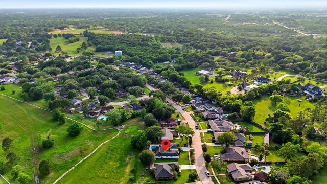 621 W Castle Harbour Drive, Friendswood, TX 77546