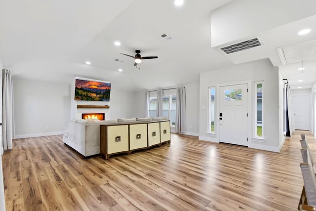 621 W Castle Harbour Drive, Friendswood, TX 77546