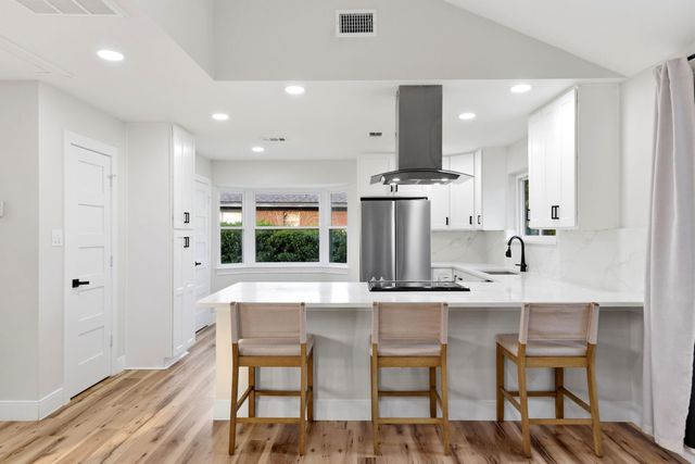 621 W Castle Harbour Drive, Friendswood, TX 77546