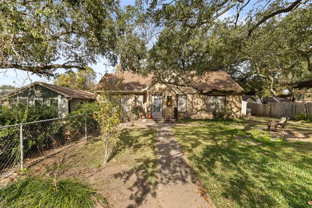 205 Jephson Drive, Alvin, TX 77511
