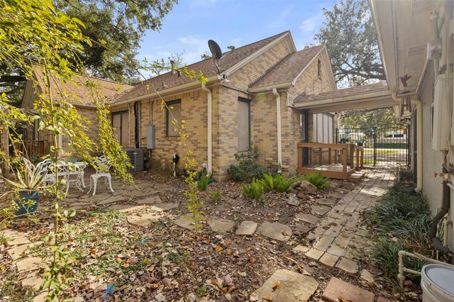 205 Jephson Drive, Alvin, TX 77511