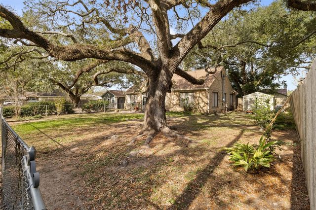 205 Jephson Drive, Alvin, TX 77511