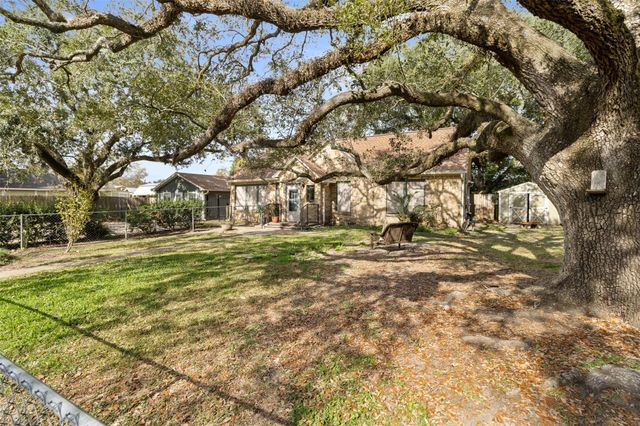 205 Jephson Drive, Alvin, TX 77511