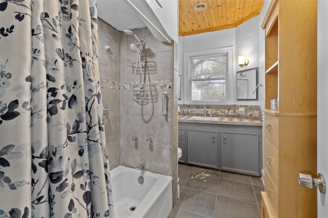 205 Jephson Drive, Alvin, TX 77511