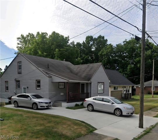 1810 Saint Elmo Avenue NE, Canton, OH 44705