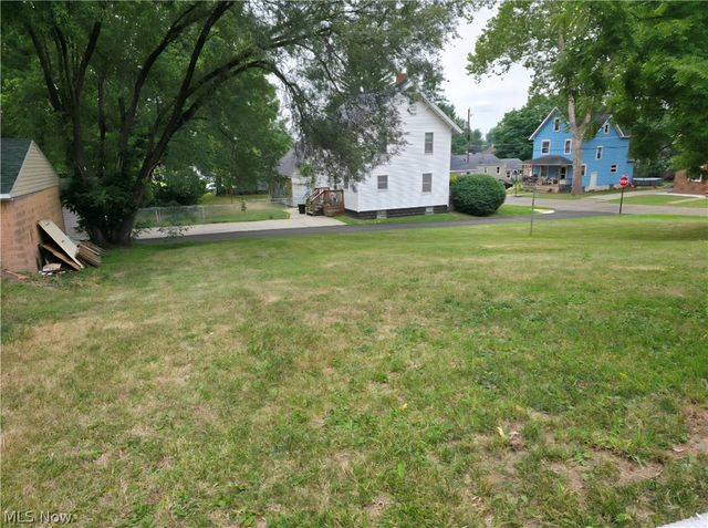 1810 Saint Elmo Avenue NE, Canton, OH 44705
