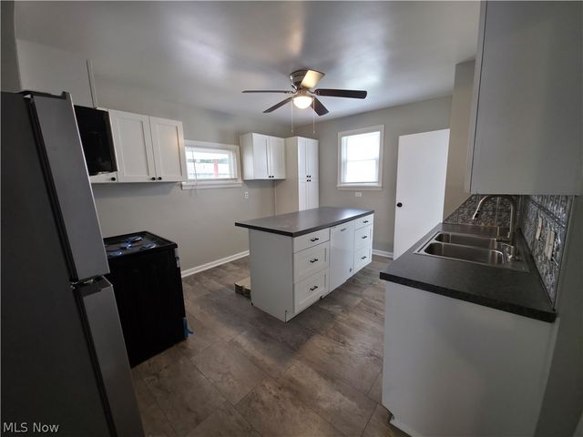 1810 Saint Elmo Avenue NE, Canton, OH 44705