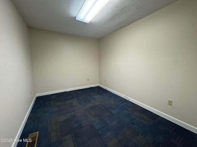 2451 College Road, Wilmington, NC 28412