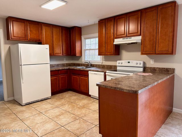 702 Cassville Road, Jackson, NJ 08527