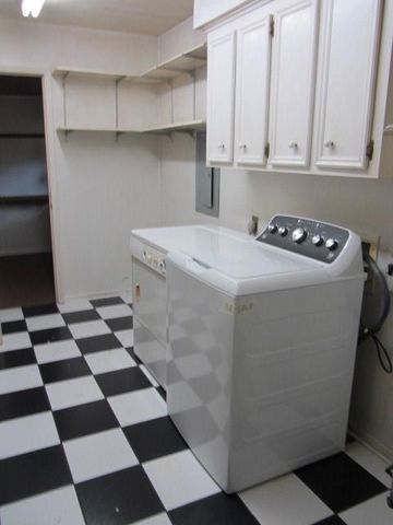 111 Elmwood Street, Huntsville, TX 77320