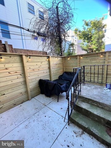2048 N DARIEN ST, Philadelphia, PA 19122