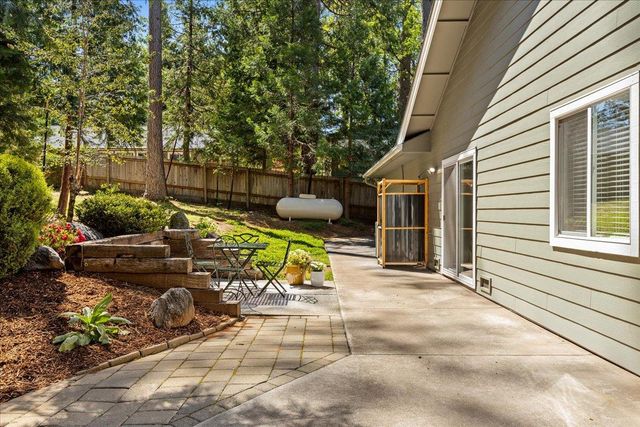 12609 Oak Cir, Grass Valley, CA 95945