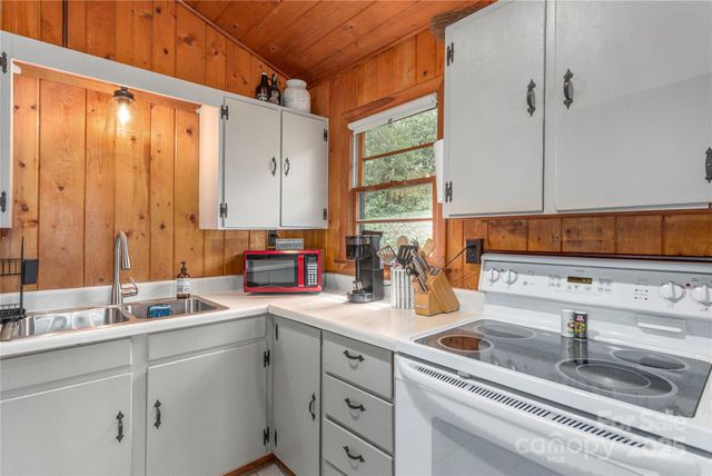 147 Azalea Drive, Maggie Valley, NC 28751