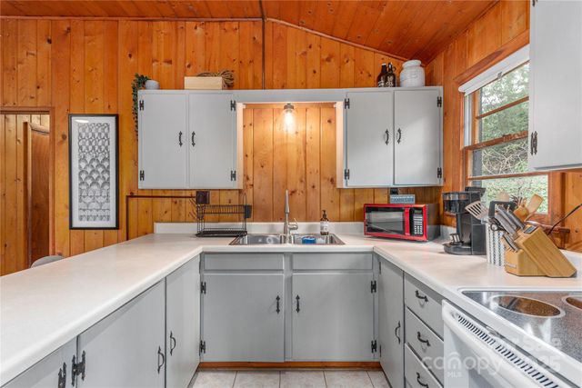 147 Azalea Drive, Maggie Valley, NC 28751