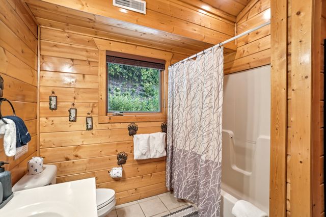 641 Pinnacle Vista Rd, Gatlinburg, TN 37738
