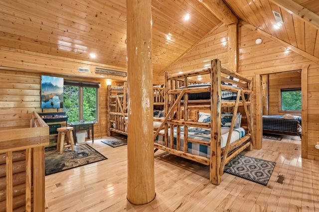 641 Pinnacle Vista Rd, Gatlinburg, TN 37738