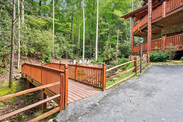 641 Pinnacle Vista Rd, Gatlinburg, TN 37738