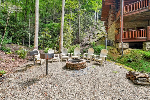 641 Pinnacle Vista Rd, Gatlinburg, TN 37738