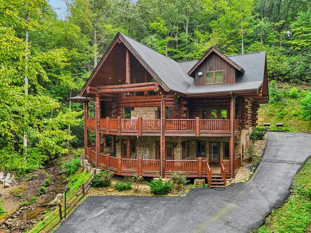 641 Pinnacle Vista Rd, Gatlinburg, TN 37738