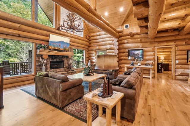 641 Pinnacle Vista Rd, Gatlinburg, TN 37738