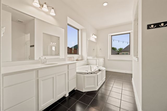 1902 Hamilton Park Drive, Mansfield, TX 76063