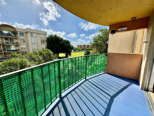 9360 Fontainebleau Blvd 413, Miami, FL 33172