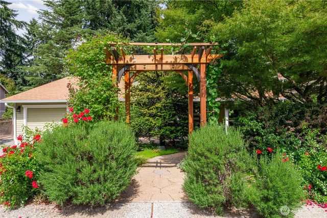 10310 117th Place NE, Kirkland, WA 98033