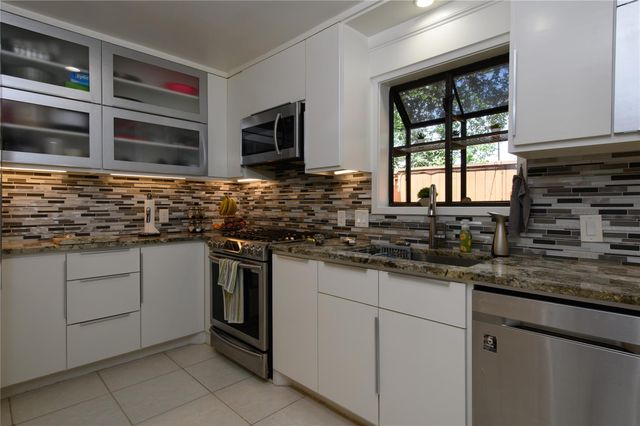 5614 Innsbruck Street, Bellaire, TX 77401