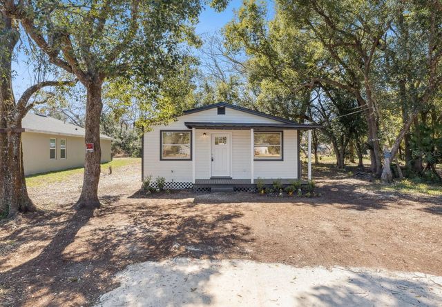 2204 SUANEE AVENUE, Eustis, FL 32726