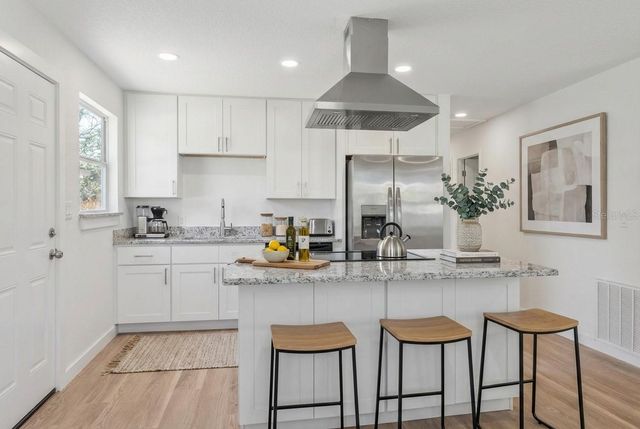 2204 SUANEE AVENUE, Eustis, FL 32726