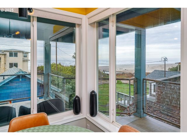 105 S 6TH Ave, Rockaway Beach, OR 97136