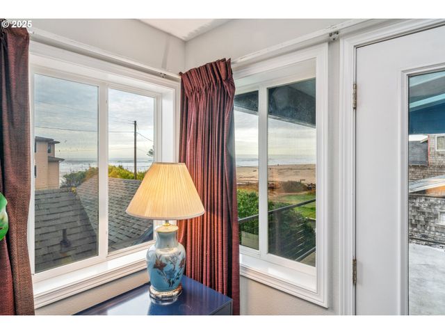 105 S 6TH Ave, Rockaway Beach, OR 97136