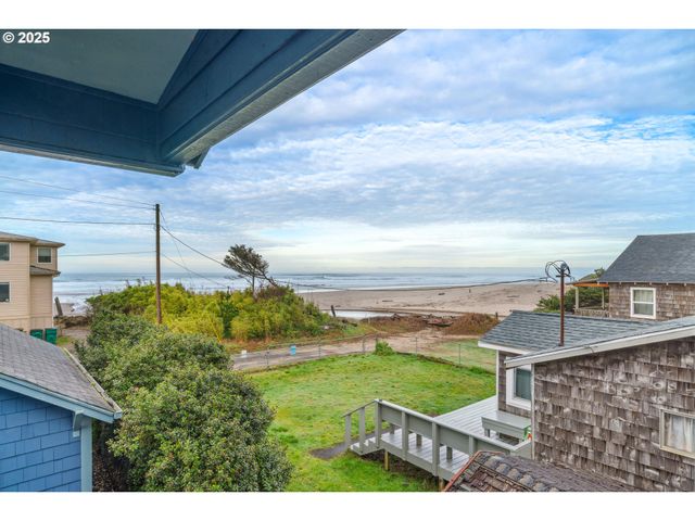 105 S 6TH Ave, Rockaway Beach, OR 97136