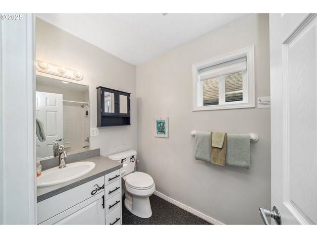 105 S 6TH Ave, Rockaway Beach, OR 97136