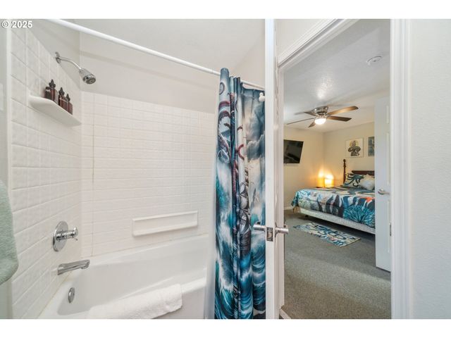 105 S 6TH Ave, Rockaway Beach, OR 97136