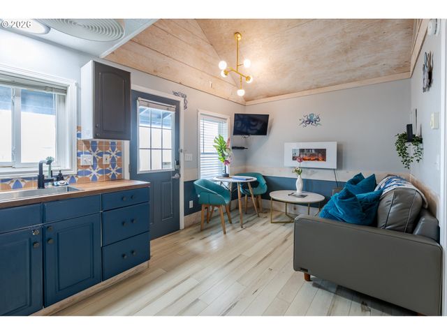 105 S 6TH Ave, Rockaway Beach, OR 97136