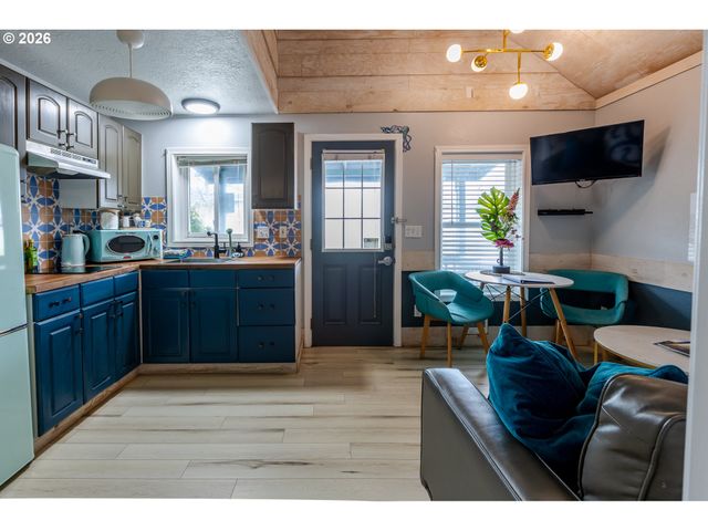 105 S 6TH Ave, Rockaway Beach, OR 97136