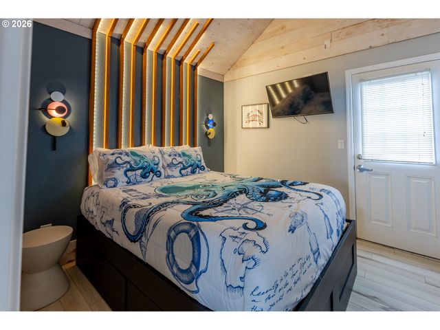 105 S 6TH Ave, Rockaway Beach, OR 97136
