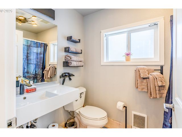 105 S 6TH Ave, Rockaway Beach, OR 97136